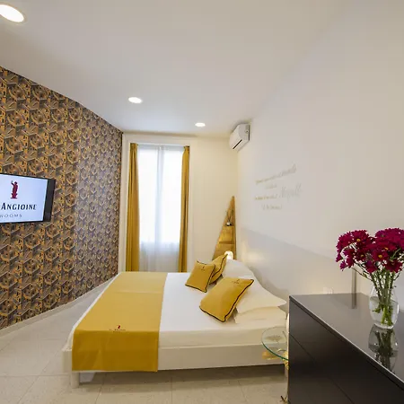 Alojamento de Acomodação e Pequeno-almoço Le Angioine Nápoles