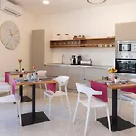 Oda ve Kahvaltı Le Angioine Napoli