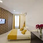 Oda ve Kahvaltı Le Angioine Napoli